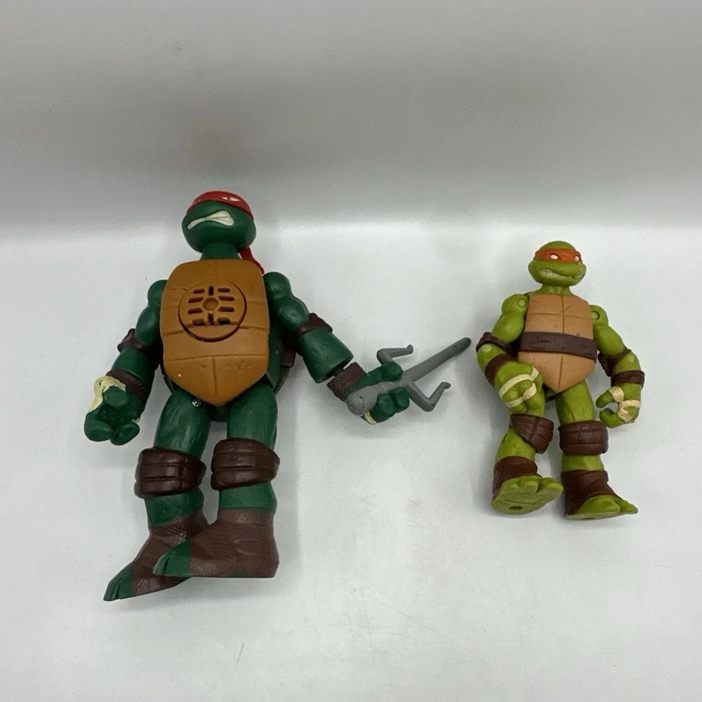 Teenage Mutant Ninja Turtle Lot Of Two 9 in and 6 in Figures Toys